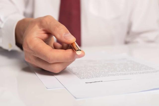 'Se è leggibile non è la mia firma'. Un mantra quotidiano, per i notai
