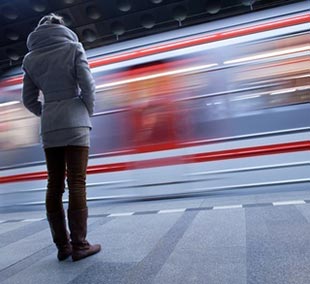 Viaggi in treno e mancato rispetto delle normative europee: dal reclamo del passeggero alla sanzione