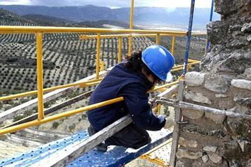 La tettoia che amplia l'edificio richiede il permesso a costruire